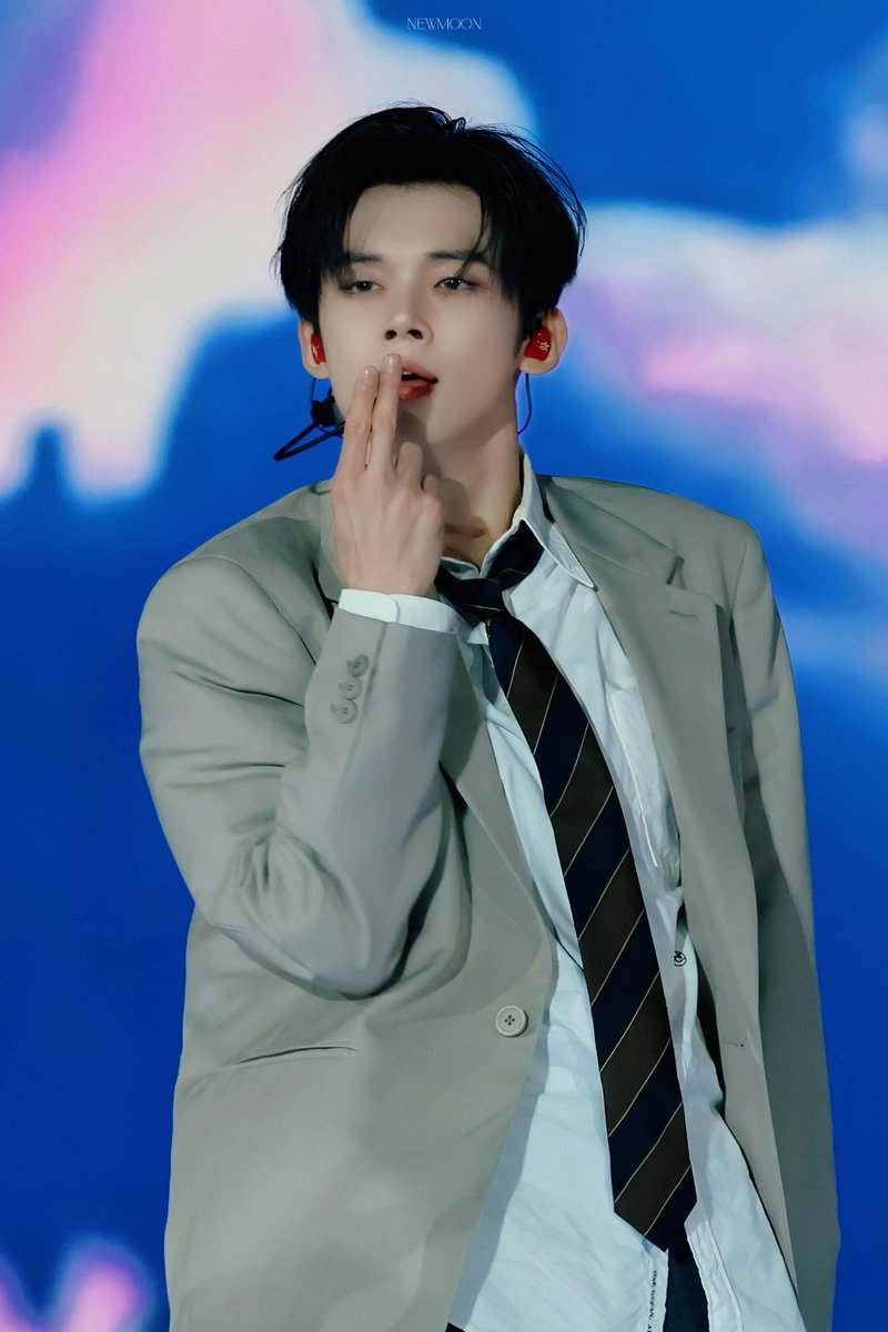 이 사이에 4년이라는 시간있음😦