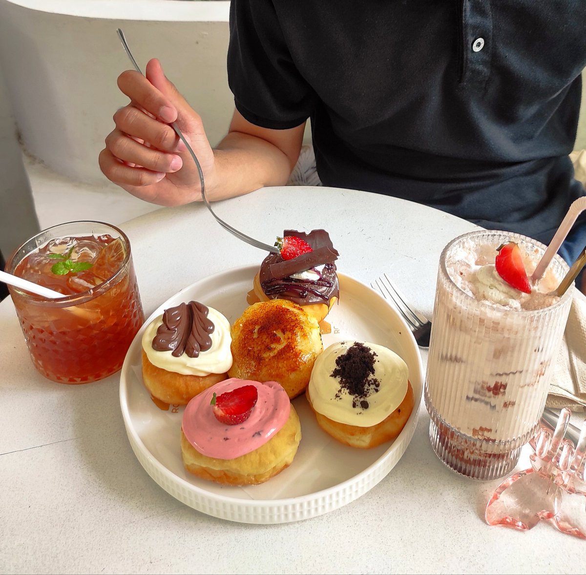 ekoprasteyo7's tweet photo. None can refuel like sweet treats 🧁 https://t.co/IBsthFte3S