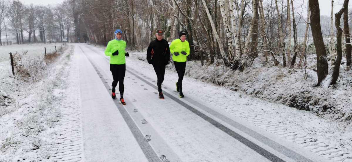 hkoopman's tweet photo. Vanochtend ondanks de sneeuw met de groep een duurloop over het Hulsbeek. https://t.co/CVps9zyTWN  @loopmaatjes https://t.co/oRF7do9Bfi