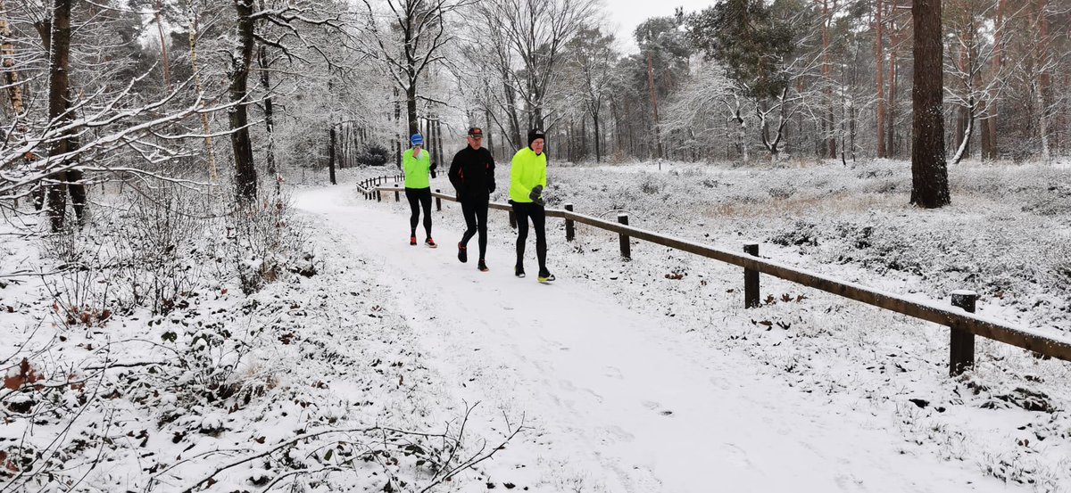 hkoopman's tweet photo. Vanochtend ondanks de sneeuw met de groep een duurloop over het Hulsbeek. https://t.co/CVps9zyTWN  @loopmaatjes https://t.co/oRF7do9Bfi