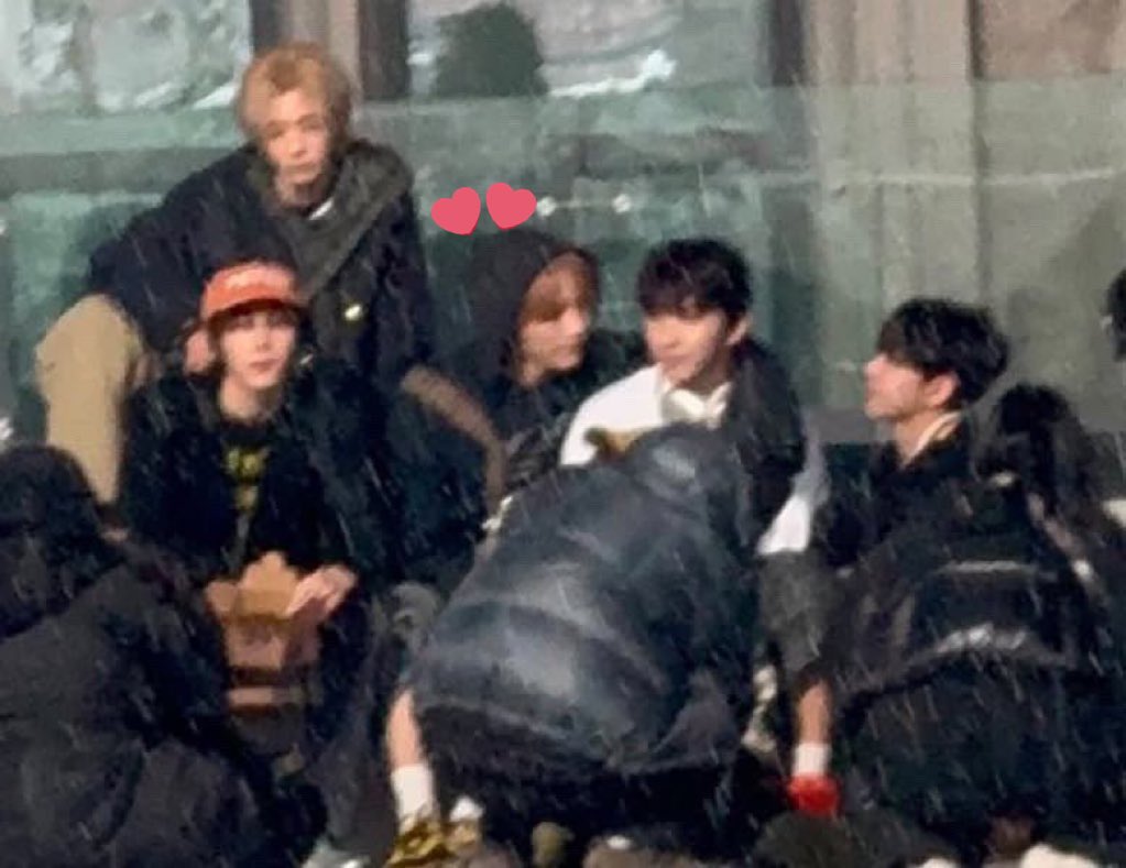TAESAN HAIR IS LIGHT BROWN OR BLONDE WHAT 😭😭😭😭😭😭