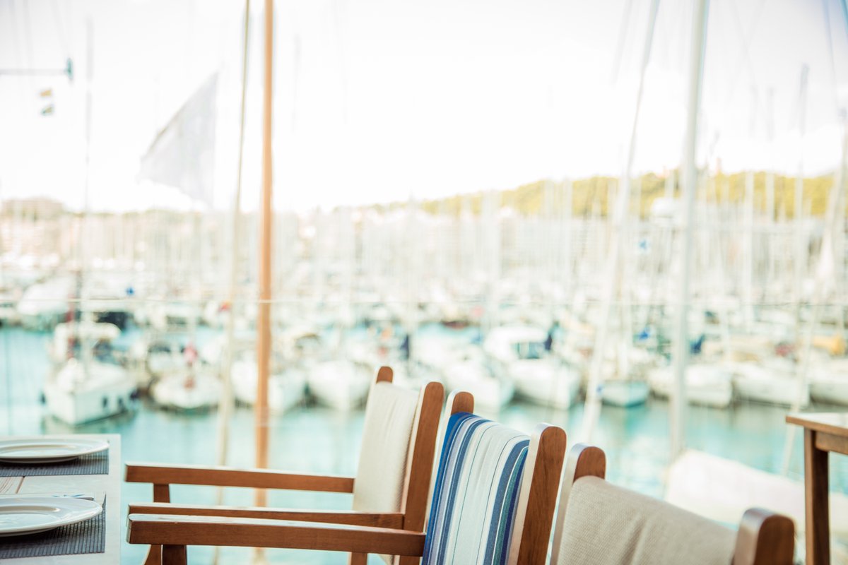 TASTmallorca's tweet photo. 🎄✨ ¡Despide las Navidades con una comida en El Náutico! Disfruta de la mejor gastronomía y unas vistas espectaculares al mar. 🌊🍽️ Ven y haz de este final de año un momento único. ¡Te esperamos!

#TerminaLasNavidades #ElNáutico #GastronomíaConVistas https://t.co/7gzXmaEwEC