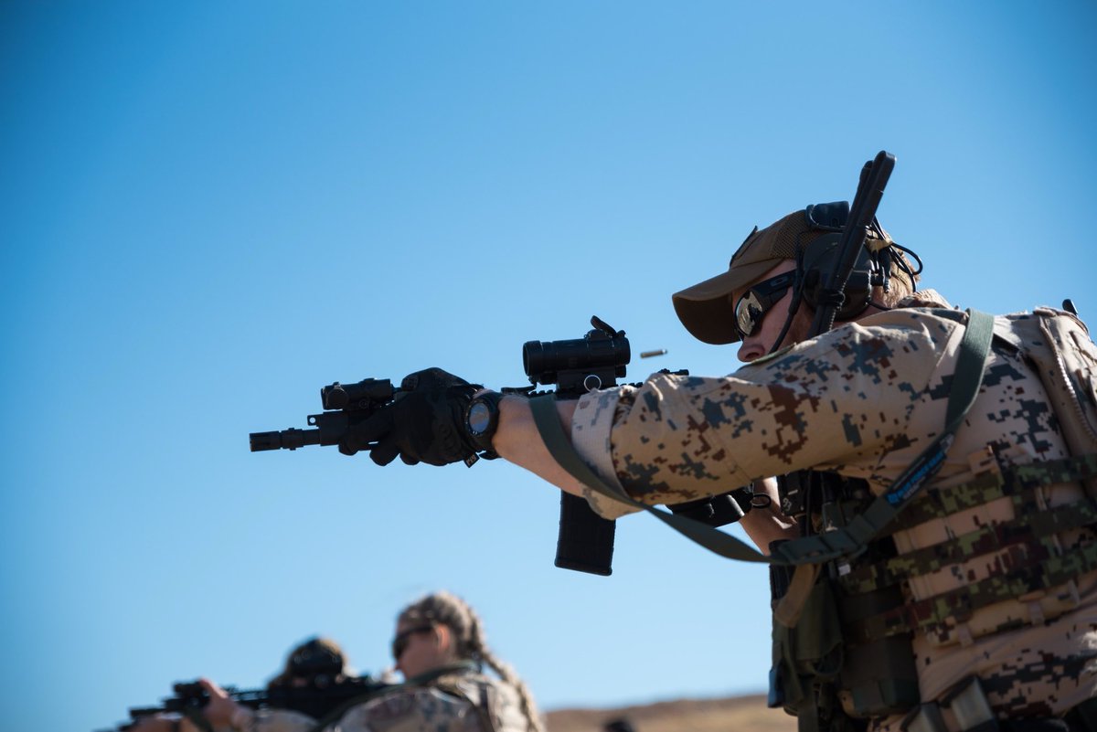 Estonian Defence Forces and U.S. Forces in Combined Joint Task Force - Operation Inherent Resolve partner to conduct live fire and medical training exercises in the U.S. Central Command area of responsibility. https://t.co/EzuslWMPXb