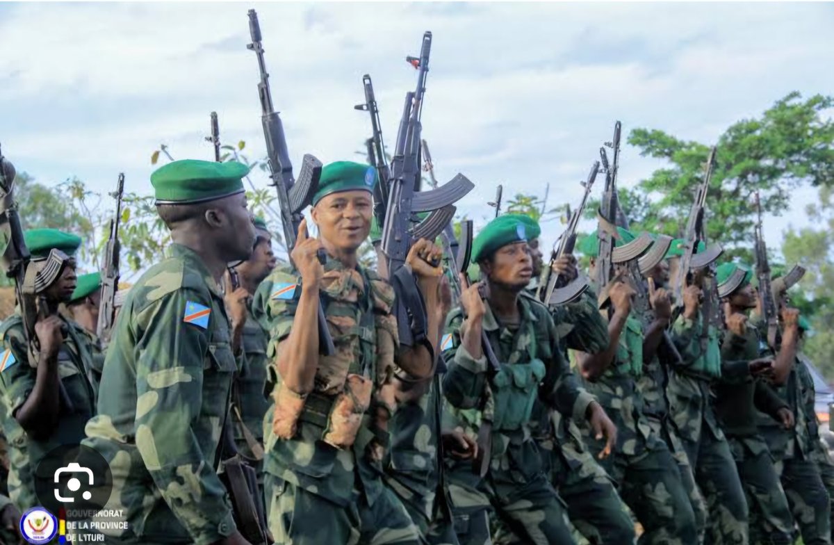 patricia_mbote's tweet photo. S'il y'a un métier qui demande plus de volonté et d'amour que de prestige, c'est bien celui d'être militaire. Ce sont eux "les vrais père et mère de famille" que @fatshi13_ doit totalement protégés et choyés. Ce métier est une véritable preuve d'amour, ce sont eux les vrais patriotes; accepter de partir avec probabilité de ne jamais plus revenir pour que nous soyons en paix. Ils méritent qu'on leurs rende l'ascenseur surtout quand nous sommes conscients que c'est pour des miettes qu'ils font ce choix, et la meilleure de manière serait qu'ils apprennent de où ils sont que les détourneurs sont en prison, la corruption s'éteint, la méritocratie a repris sa place, le tribalisme n'existe plus, l'amélioration du social est devenu palpable... Ce sont ces choses qui leurs donneront plus de force, plus de courage, plus de détermination de gagner pour revenir profiter de ce pourquoi ils ont accepté d'hypothequer leurs vies.
Force à vous vaillants héros
@FARDC_Info
@Presidence_RDC
@SuminwaJudith
@PatrickMuyaya
@likunde
@VitalKamerhe1
@PLukwebo
@LukondeSama
@AllegraFosh2
@LouisWKabamba