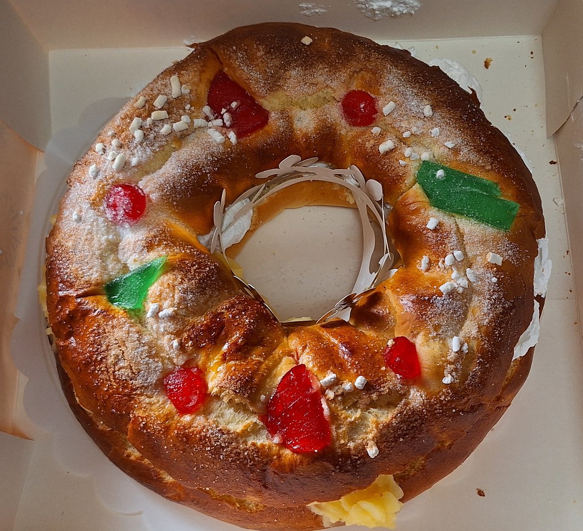 noelisaez's tweet photo. No va estar malo, la pintaza del roscon de reyes es estupenda https://t.co/0TUBIVRibG