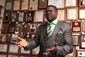 EmekaGift100's tweet photo. You don't dismantle a winning team.
Only the presence of Mike Ozekhome is an intimidation to any presiding judge ...
#FatalError #WrongDecision https://t.co/iEOTfTtdL1