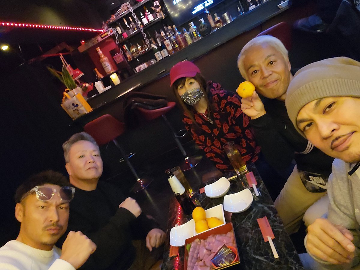 GDXakaSHU's tweet photo. 池袋Bar WESTSIDE🎵🍻新年早々 皆さんありがとう🍺 今年もヨロシク　気軽に1杯来て下さいね 美味しいカレー🍛も有ります お酒飲めない方も是非😁　池袋と言えば　WESTSIDEでしょ🔥 https://t.co/AD9srhc60u