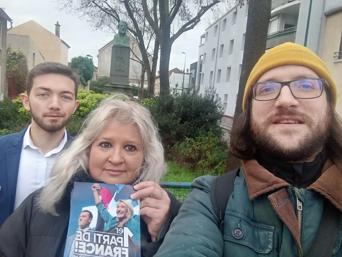 GouraudTheo's tweet photo. Aujourd'hui, le @RNJ_92 et le @RNational_92 étaient présent avec @IsabelleRN92 et @renauddmRN92 pour le premier boitage de l'année à #Gennevilliers. 

Toujours dans la joie et la bonne humeur jusqu'à la victoire ❤️💪🇨🇵

#RassemblementNational #RNJ #RN #Boitage #Gennevilliers https://t.co/OW14iCy0XB
