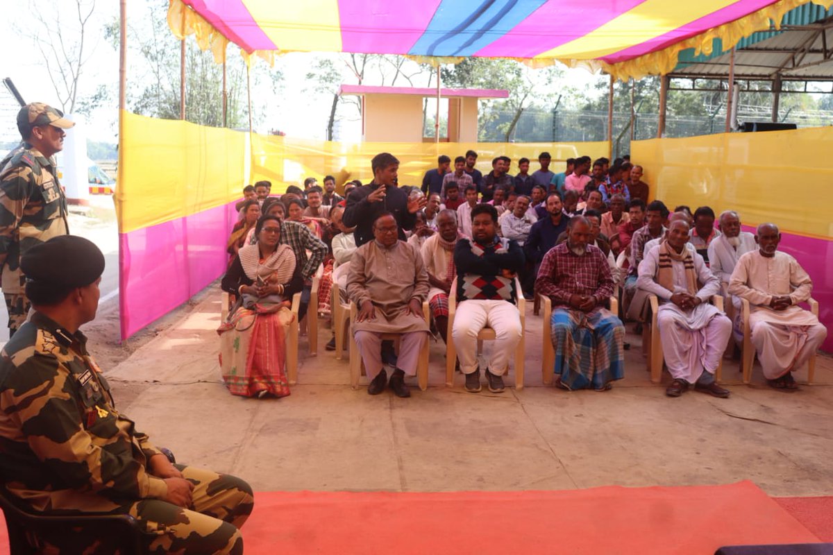Youths in a Bengal border village received much-needed sports items, thanks to the dedication of BSF heroes. 
#YouthEmpowerment #BSFWithLocals 
#HelicopterCrash
#INDvsAUS #AUSvIND