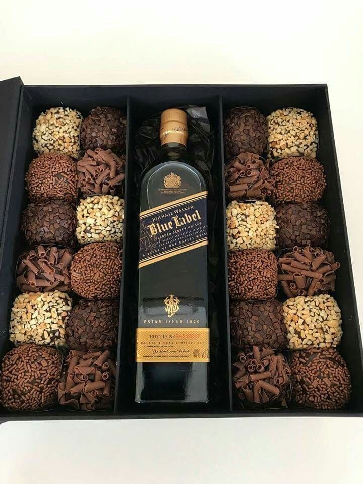 🎁. En <a href="/Carcel_CPDS/">Prision de Springfield.</a> para <a href="/eljefeGorgory/">Clancy Gorgory</a> #AmigoSimpsons 

Espero que le gusten los regalos, jefe.