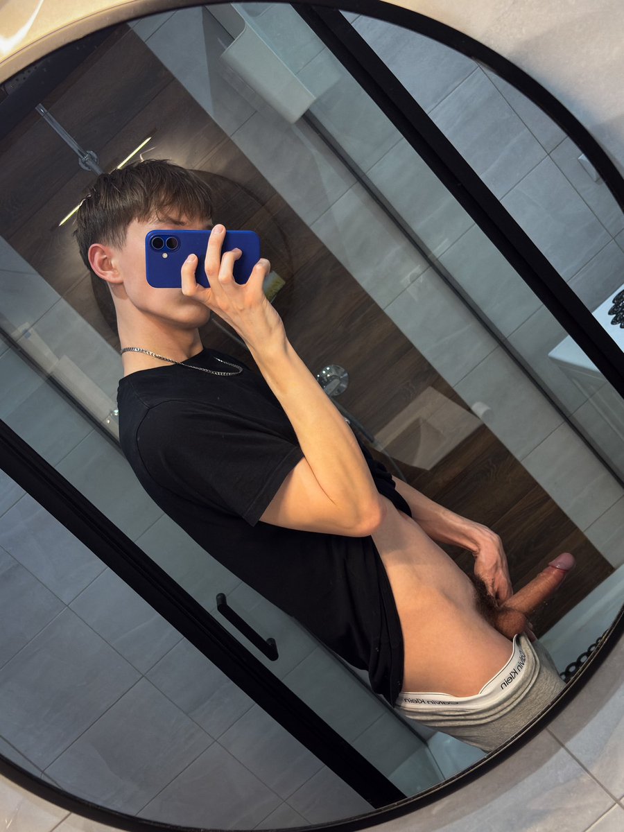 nickinheat's tweet photo. wanna know how it tastes? 😚 https://t.co/moYsJlJUln