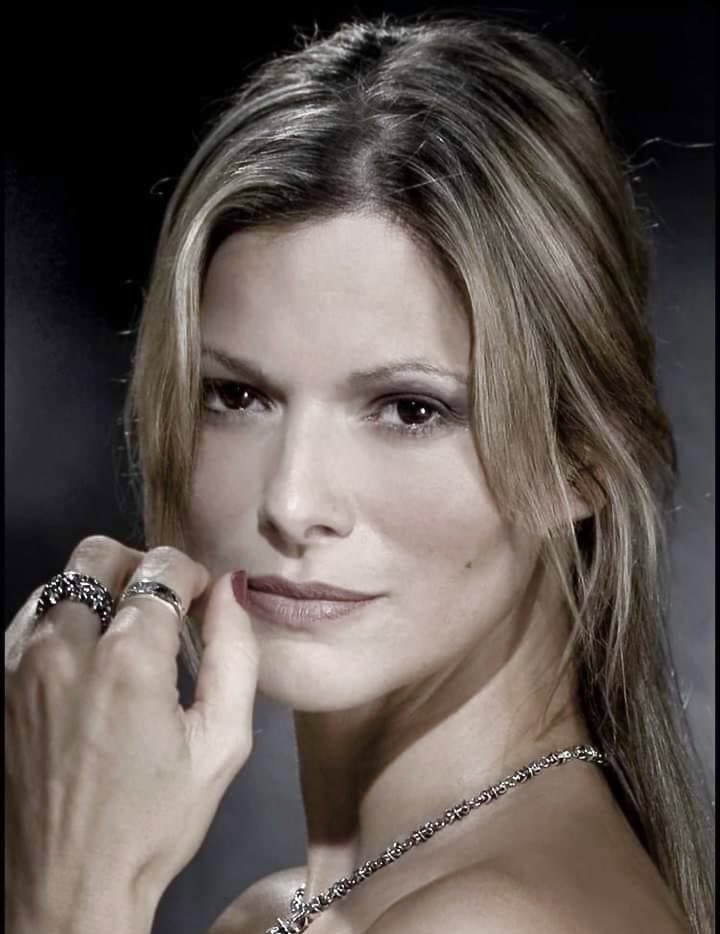 ABsolumentDo's tweet photo. Nous souhaitons, aujourd’hui 5 janvier, un très bon anniversaire à Laly Meignan 🎂
#LalyMeignan #Laly #Heleneetlesgarcons #Lemiracledelamour #Lesvacancesdelamour #Lesmysteresdelamour #lma #abproductions #abproduction https://t.co/Tn0HThjwvN
