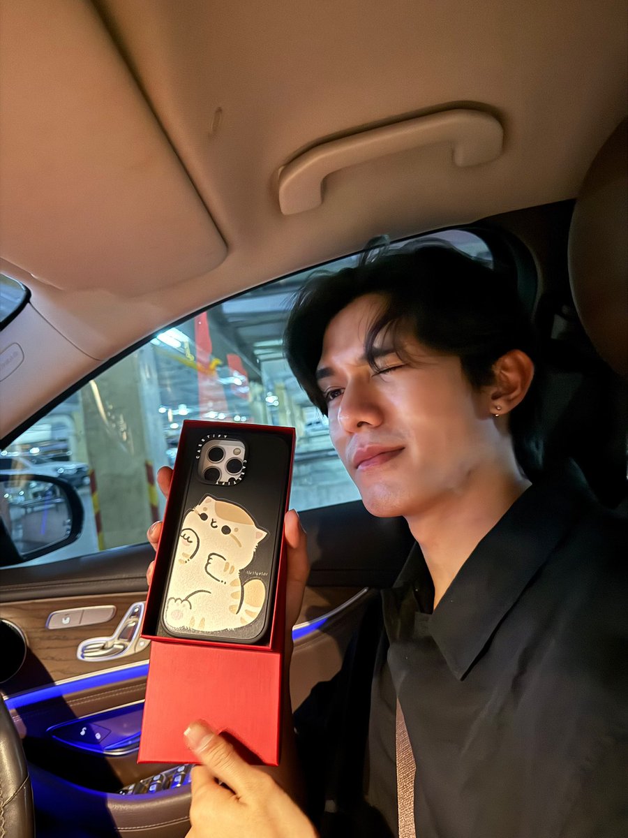 jj_rcp's tweet photo. สีหน้าแบบชอบสุดๆ วันหลังเอาชุดแมวเลยดีมะ🤣 @netsiraphop https://t.co/7WnTzvl2PC