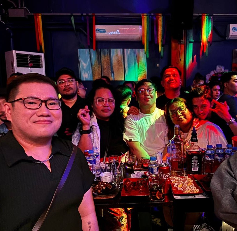 piodaldal's tweet photo. Bakit square ang lalagyan ng pizza samantalang bilog naman ito?
kasi may mga bagay na talagang magkaiba pero talagang para sa isat isa. 🤭

#OverTheWeekend https://t.co/iGcYVWWyuT
