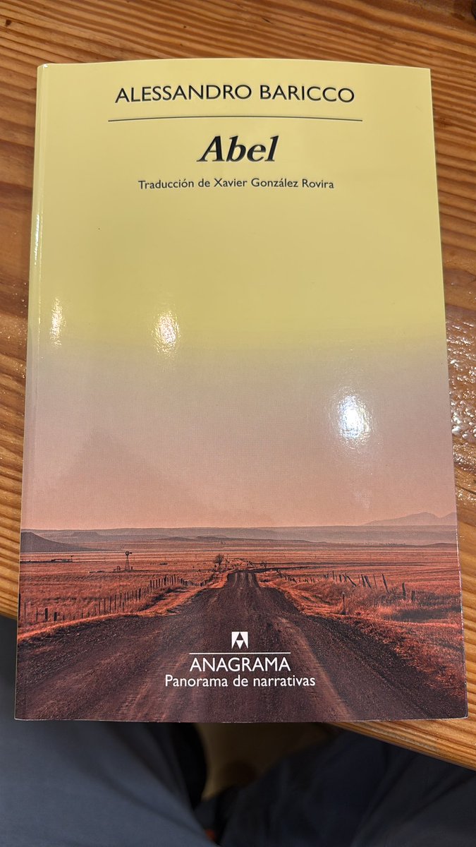 Siempre compro el último de #Baricco con ese miedo de destruir a un ídolo. Esta vez, cuando vi que había escrito un western, mis temores crecieron. Pero nada, no hay manera. Ha escrito la mejor novela del oeste de toda la historia. Muy recomendable.