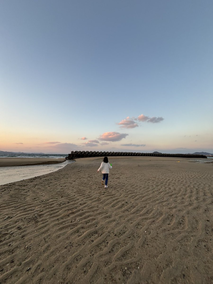 0112Zzz's tweet photo. あけましておめでとうございます。
地元の海、香川の海、高知の海から
始まる年末年始でした。
今年も楽しく頑張っていこう！ https://t.co/ZjabMfMhgG