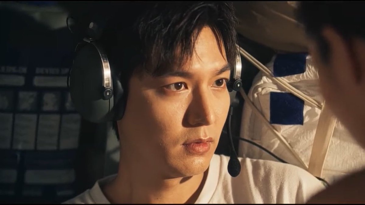 Now watching #GongHyoJin and #LeeMinHo's new NETFLIX space romance drama #WhenTheStarsGossip and it has a very unique and exciting plot!

It tells the fateful encounter of an obstetrician-gynecologist space-tourist and an astronaut as they meet on a space station!