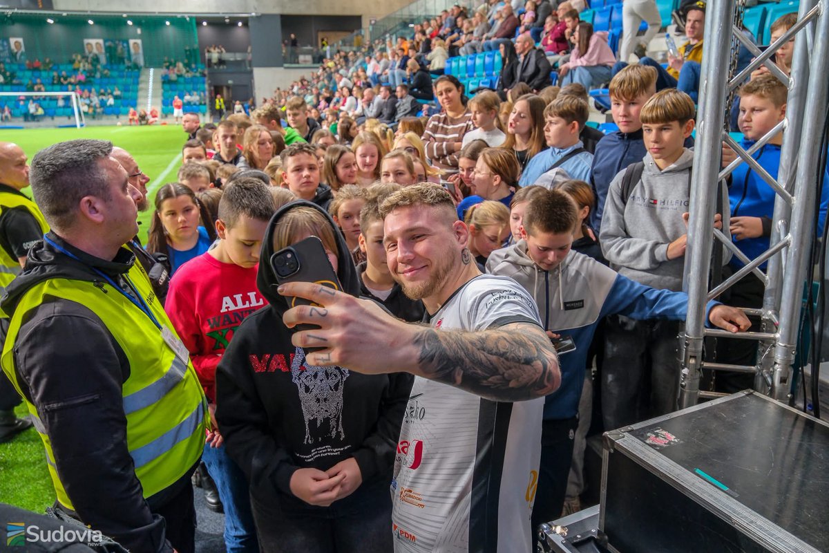 DroneUpPL's tweet photo. XXII Mikołajkowy Turniej Piłki Nożnej im. Tomka Godlewskiego 👉 (link w kom.)
#Suwałki #Kubańczyk #SuwałkiArena https://t.co/HkBb13G7dx