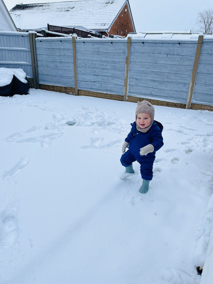 talbot_beth's tweet photo. Mornings in the snow ⛄️❄️🌨️
@_Si_Griff https://t.co/oycZfzqkHY