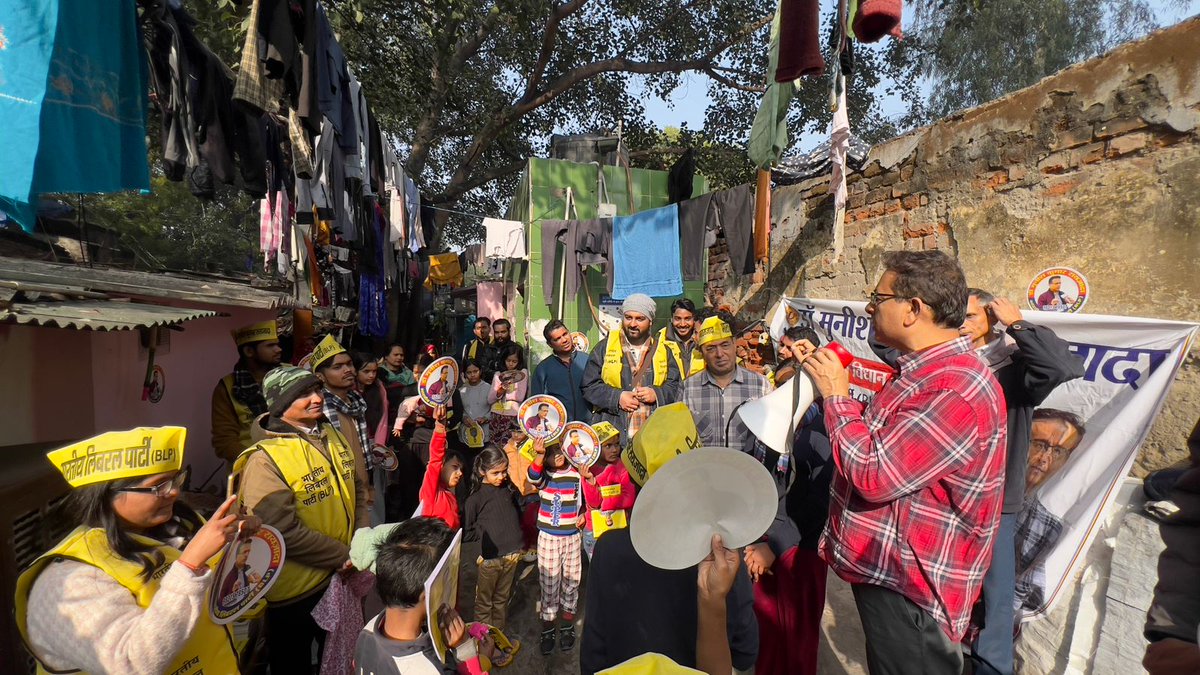 DrMunishRaizada's tweet photo. दिल्ली चुनाव 2025 में डॉ. मुनीश रायज़ादा की ओर बढ़ता हुआ समर्थन!
पिलांजी क्षेत्र में हुई जबरदस्त जनसभा, जहाँ जनता ने दिल से अपना समर्थन दिया।
अब बदलाव का समय है, डॉ. रायज़ादा को मिलेगा आपका आशीर्वाद और वोट !
📍Pilanji, New DElhi
#AC40 #PilanjiJansabha #DrMunishRaizada #DelhiChunav