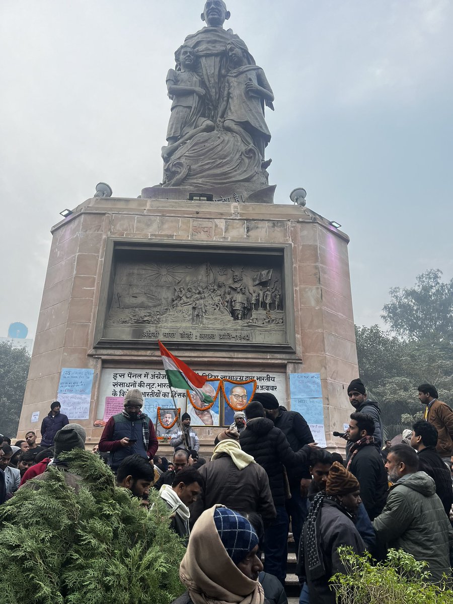 PrabhatSinghX's tweet photo. वीर सपूत सोनू यादव की शहादत बेकार नहीं जाएगी, कराकर REEXAM पुर्ण श्रद्धांजलि दी जाएगी I https://t.co/g1CXqb1mzm