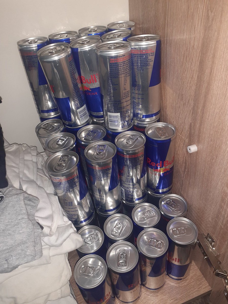 Orgeoooo's tweet photo. Hi I'm just... I just drank 9 red bulls in 1 week. https://t.co/IdFGqGkan9