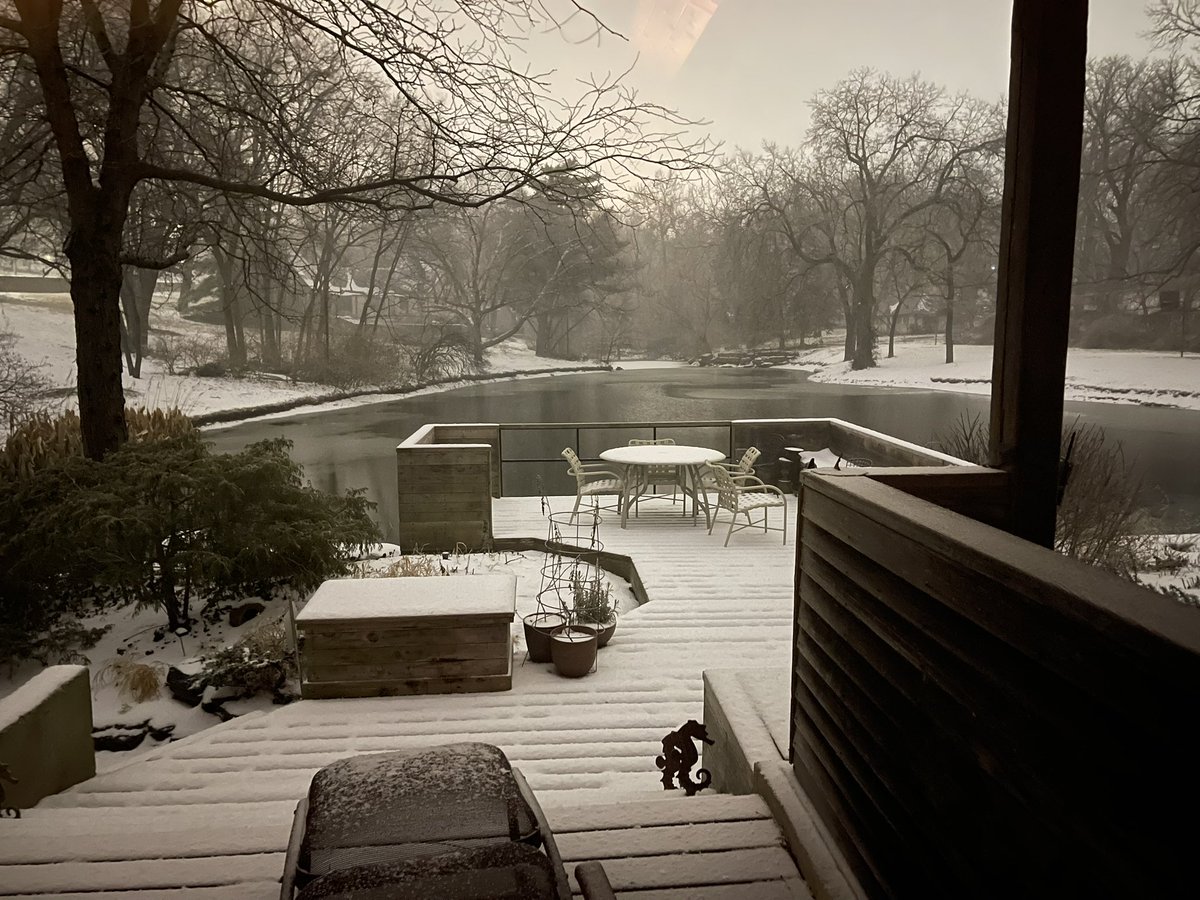 fairwaychick's tweet photo. @glezak It’s a mix right now in Mission KS https://t.co/pXBoCtOsVZ