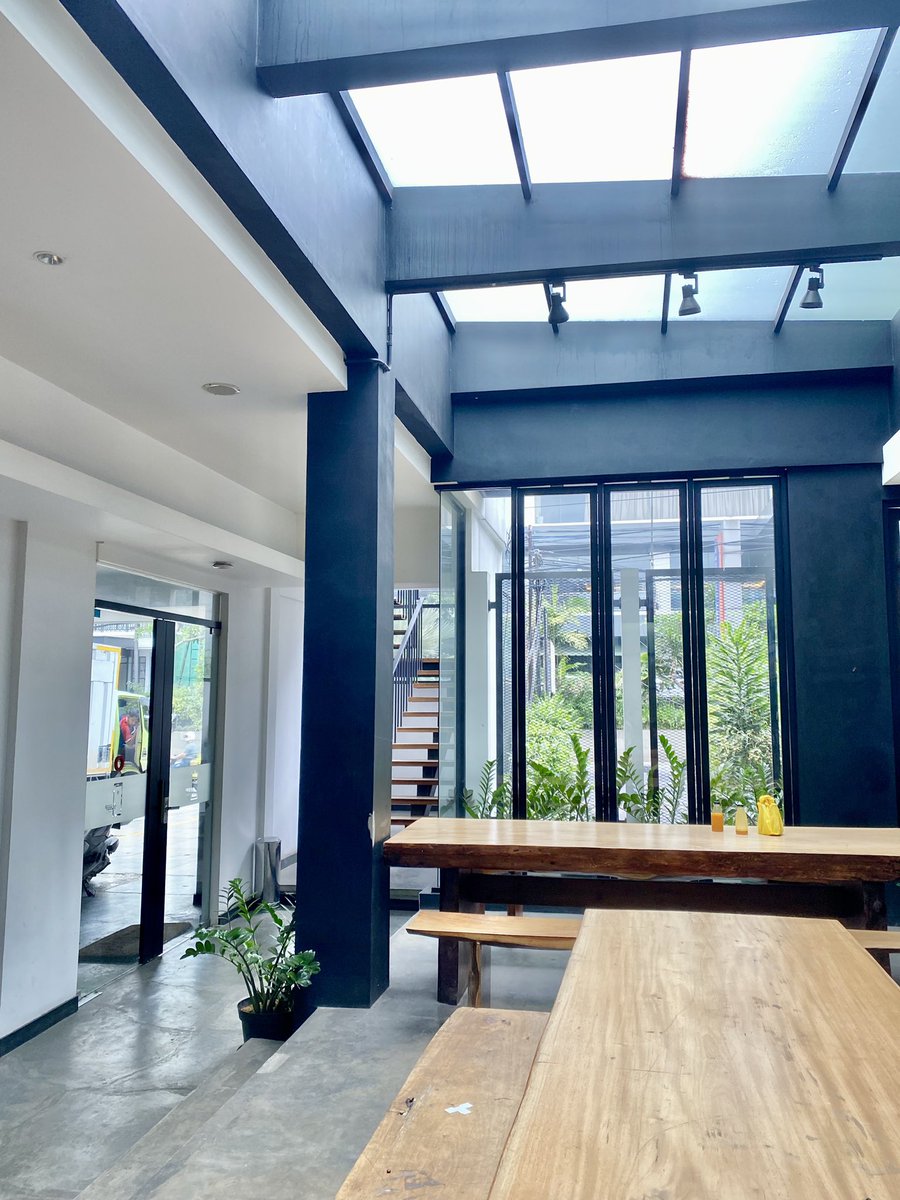 Thenameoflin's tweet photo. ""Kalo ke Bandung enaknya kemana aja ya?"

Mau flashback aku kemarin liburan ke bandung kemana aja &amp; minim budget! Mulai dari hotel, makan, sampe tempat wisata

Yang mau liburan ke Bandung boleh di cek dibawah dulu https://t.co/2EiA91jzgi