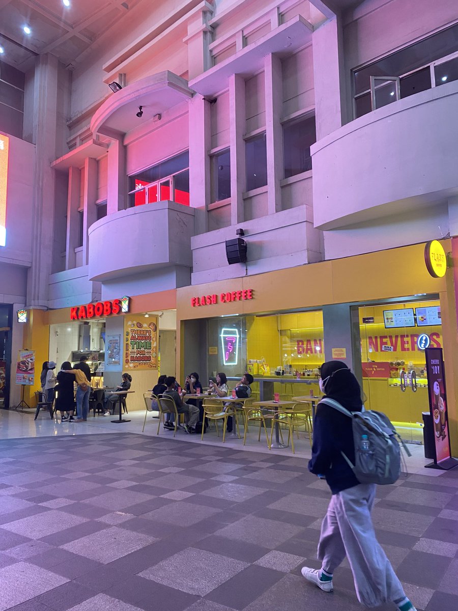 Thenameoflin's tweet photo. ""Kalo ke Bandung enaknya kemana aja ya?"

Mau flashback aku kemarin liburan ke bandung kemana aja &amp; minim budget! Mulai dari hotel, makan, sampe tempat wisata

Yang mau liburan ke Bandung boleh di cek dibawah dulu https://t.co/2EiA91jzgi