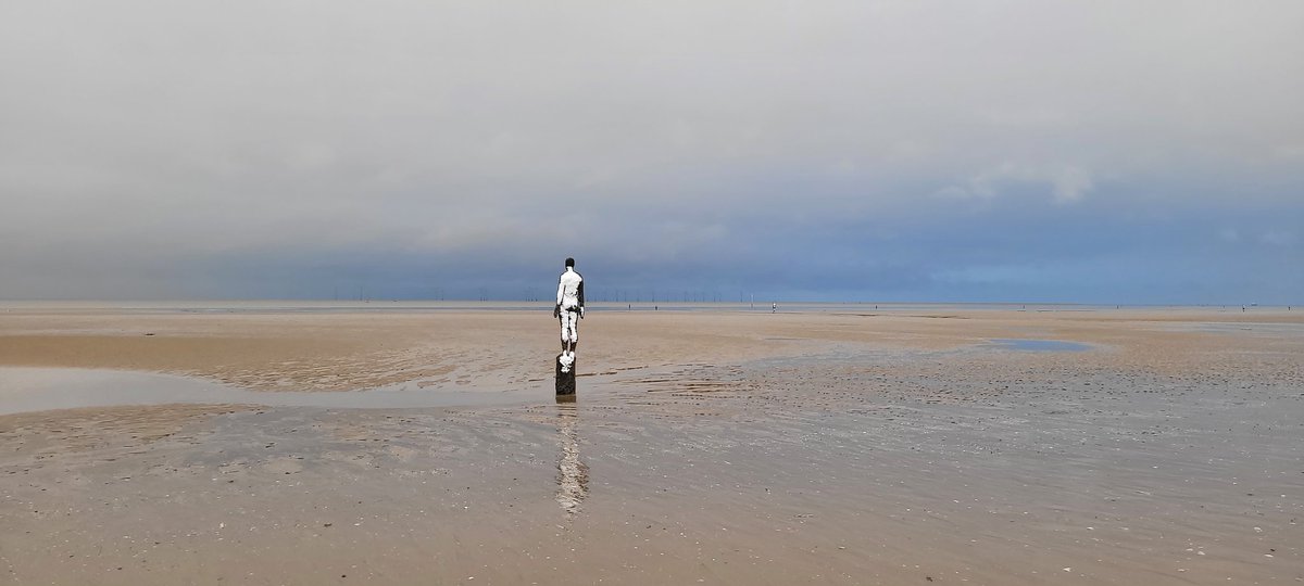 SteveMulville's tweet photo. The @IronMenCrosby coated with snow gazes out to Liverpool Bay this Winters morning as #nimbostratus clouds sweep in over Crosby beach..
@CloudAppSoc
@StormHour
@bbcweather ☃️🌨 https://t.co/yN9YtNkI2W
