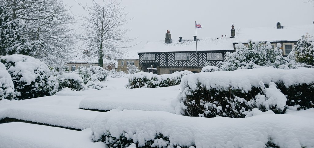 Matthew122333's tweet photo. 7" of #uksnow in West Yorkshire this morning.⛄️ ❄️ https://t.co/aRWoCLHskj