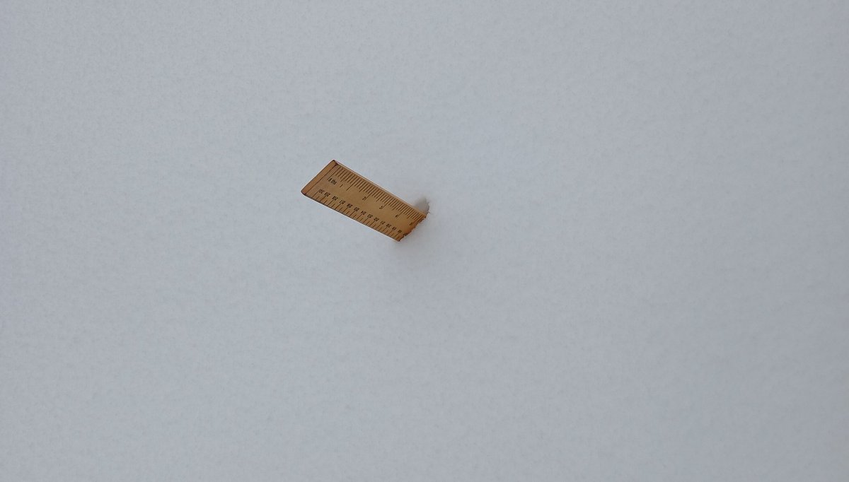 Matthew122333's tweet photo. 7" of #uksnow in West Yorkshire this morning.⛄️ ❄️ https://t.co/aRWoCLHskj