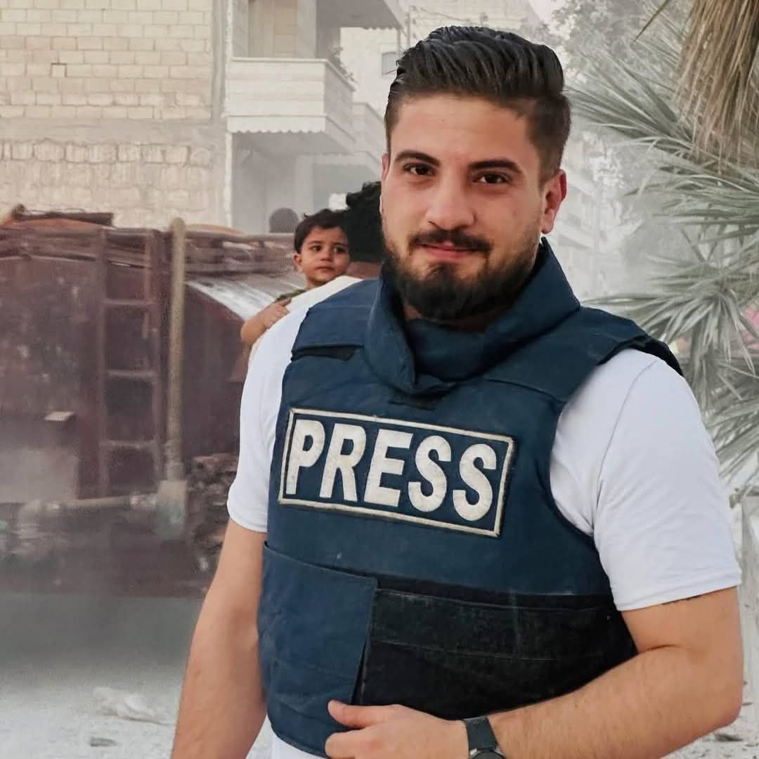 SinNews0's tweet photo. اصابة الصحفي "أيهم البيوش" بجروج جراء تعرضه لاستهداف بطائرة مسيرة لميليشيا قسد بالقرب من منبج بريف حلب 
#حلب #سوريا_الان #منبج https://t.co/EC2uL28b8s