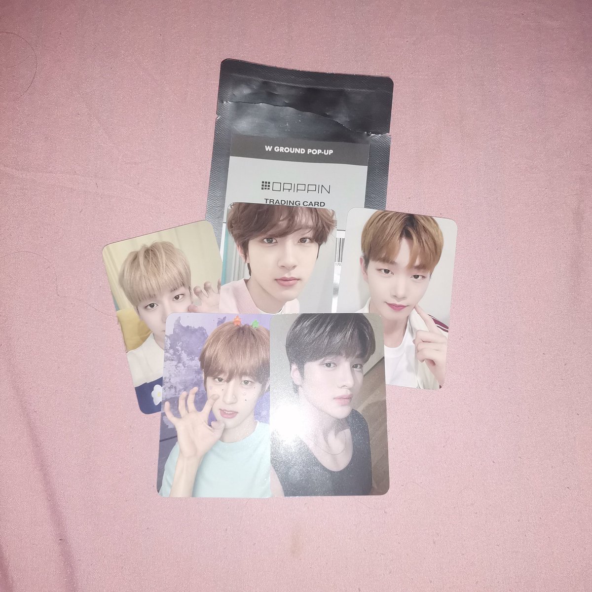 MsChu_14's tweet photo. --- #CertifiedChurupok 💌

Tagal ko ng di nagpopost ng karupukan kasi di na me masyadong nagcocollect pero buti di ko pinalampas toh hahaha ang ganda ng pulls ko from trading card and the freebies andami 😭🤚

Thank you so much @jLyBEE_ ! Till next budol 🤗

#jlyfeedbacks https://t.co/6sNVMltgbV