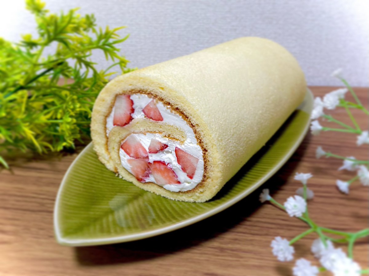 7_ils's tweet photo. いちごの日。
紅ほっぺたっぷりのロールケーキ🍓

#お菓子作り　#コッタ https://t.co/31jSaG1BI5
