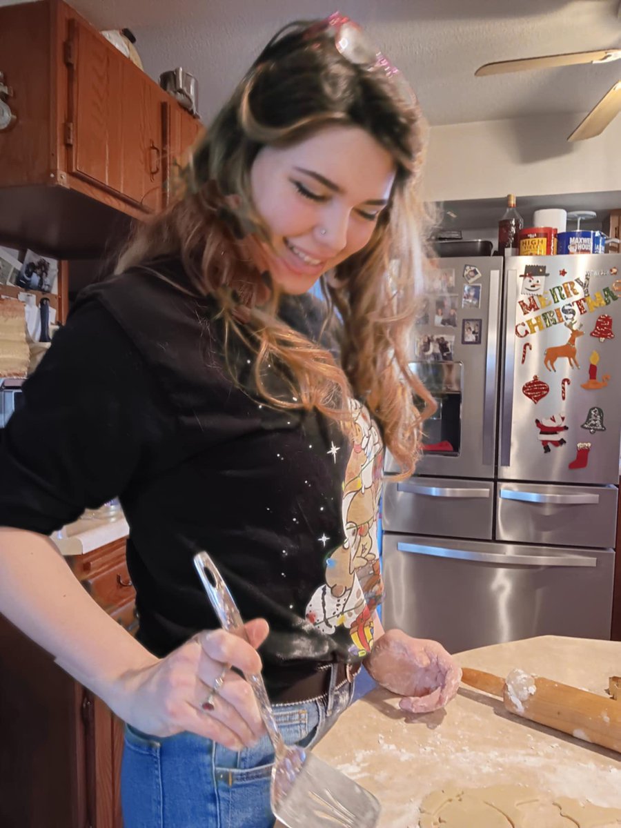 primieprimprim's tweet photo. A rare photo of me cooking without an apron on.👀
#baking #cookies https://t.co/qUaEC5rbB9