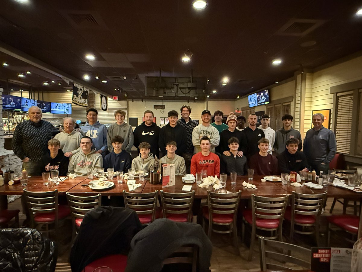Thank you to Mr. Norris and Mr. Stanish for a great team building dinner at Smokey Bones last night! #LopesHoops