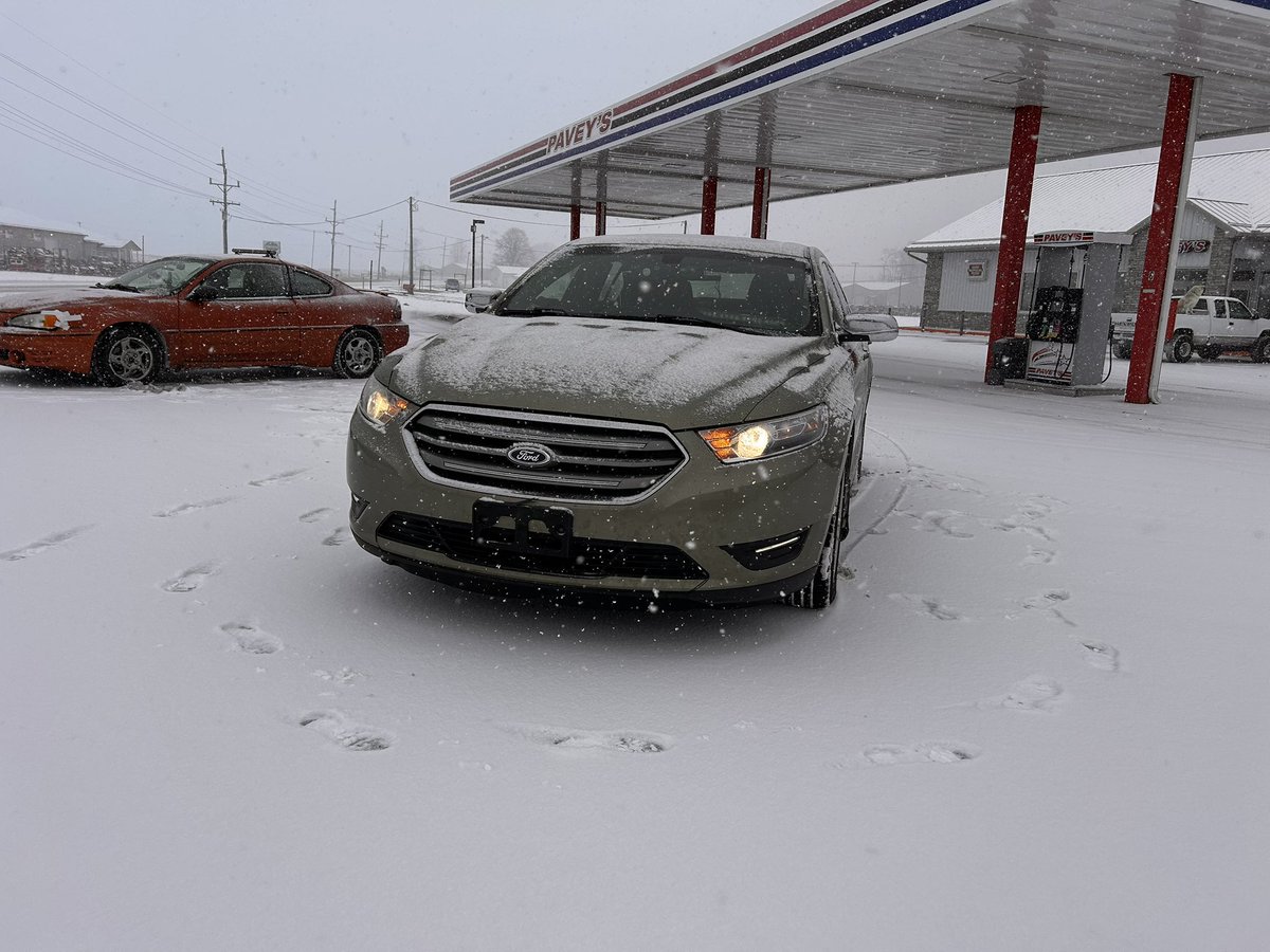 Snowfall rates are approaching 1”/hr here in central Indiana. We are LIVE on <a href="/SevereStudios/">SevereStudios</a>