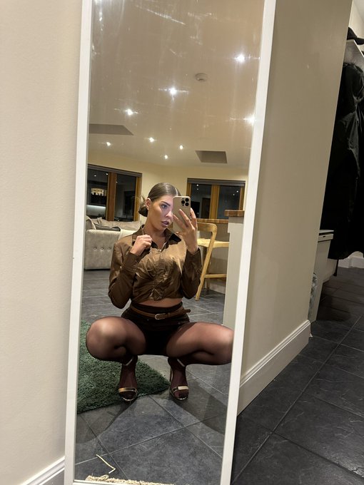 Watch Zara's leaked NSFW photo on TwXstars