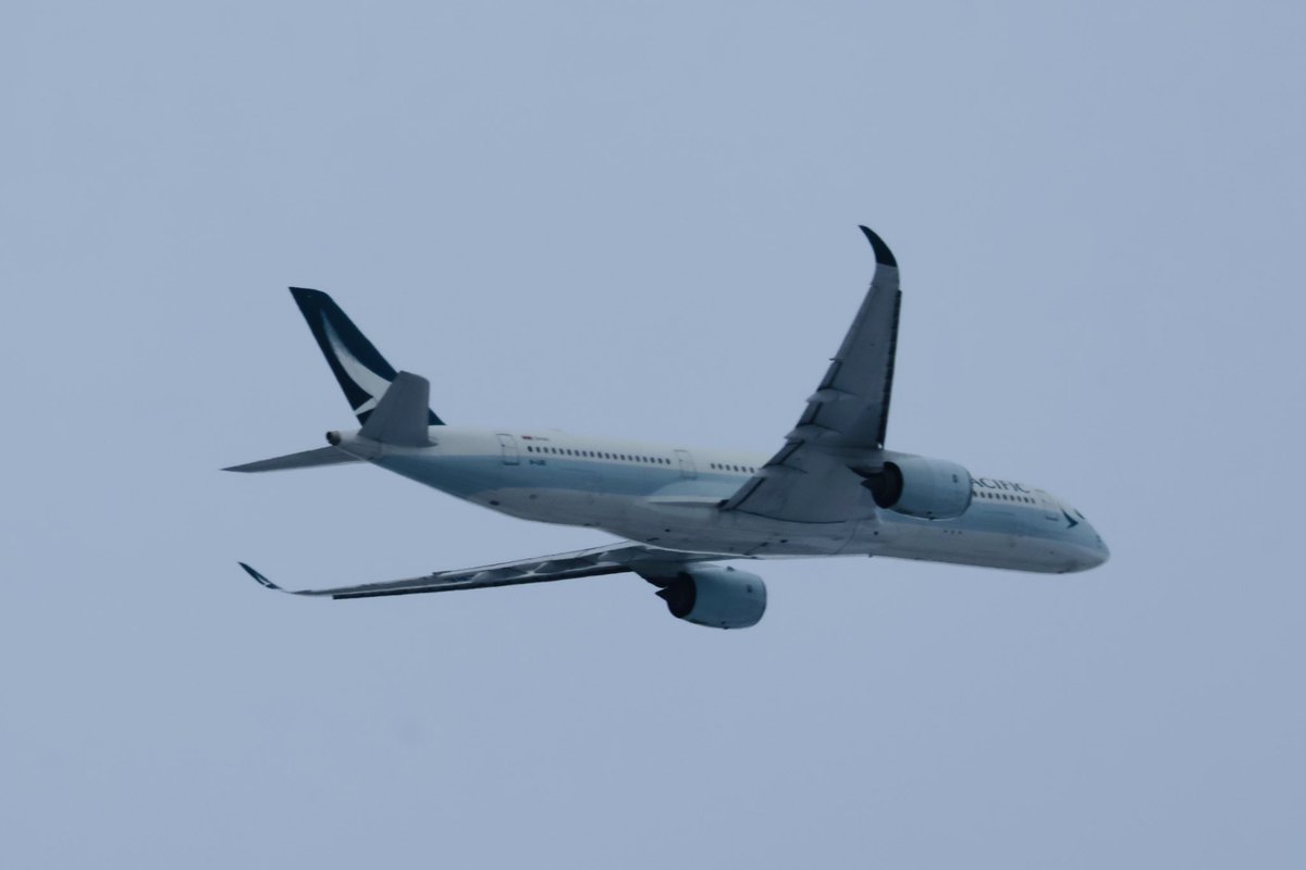 JustinaAngstma1's tweet photo. PLANESPOTTING from my balcony 05.01.2025 Cathay Pacific Airlines
with its beautiful livery ๐คฉ๐ค๐คฉ
Airbus A350-941 RegNr: B-LRE
๐จ๐ญ @zurichairport
๐ซ ZRH / ๐ฌ HKG / โ๏ธ @cathaypacific
๐ @Airbus / ๐น๏ธ B-LRE
#cathaypacific #blre #airbus #avgeek #avporn #zrhspotting #a350 #zrhairport https://t.co/GmpiU6ynYF