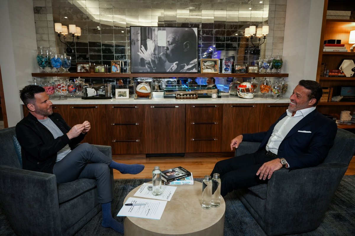 RubinReportShow's tweet photo. Can’t think of a better way to start 2025!

The full interview with @TonyRobbins is out now across platforms. @RubinReport https://t.co/difmB5VcTt