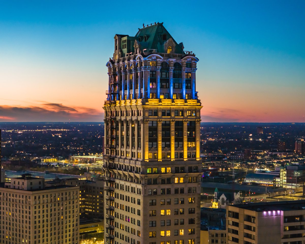 BedrockDetroit's tweet photo. LET’S GO @Lions ! 💙🦁
@visitdetroit | @CityofDetroit | @detsports | @DowntownDet
#OnePride #AllGrit #DetroitLions #DowntownDetroit #BuildingLights https://t.co/sIBJJfh4rH