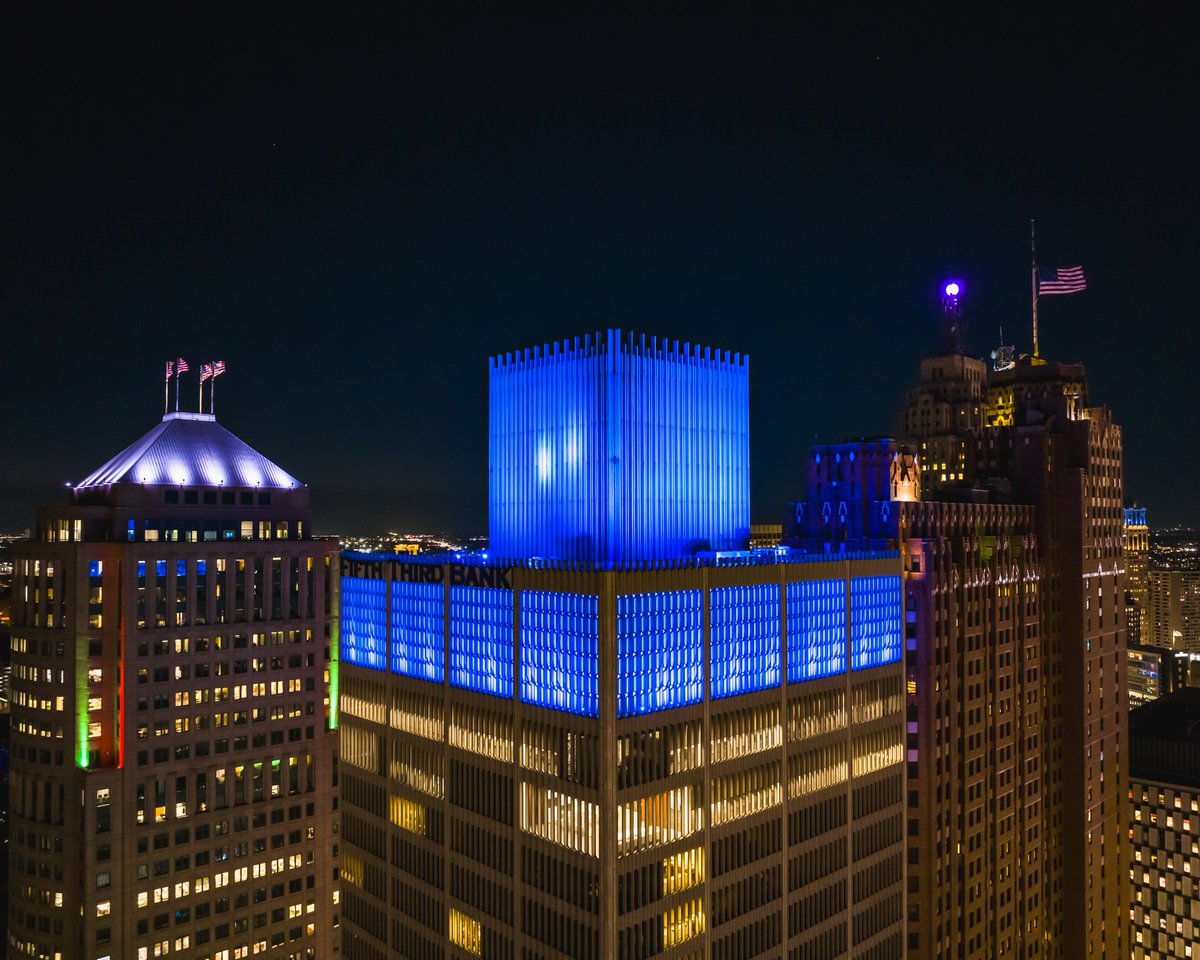 BedrockDetroit's tweet photo. LET’S GO @Lions ! 💙🦁
@visitdetroit | @CityofDetroit | @detsports | @DowntownDet
#OnePride #AllGrit #DetroitLions #DowntownDetroit #BuildingLights https://t.co/sIBJJfh4rH