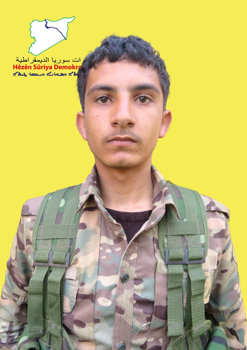 Foraty90's tweet image. الاسم الحركي: أحمد محمد
الاسم الحقيقي والنسبة: أحمد محمد محمد
اسم الأم: هناء
اسم الأب: محمد
مكان وتاريخ الولادة: سمرة الكبيرة/ 2006
مكان وتاريخ الاستشهاد: الطبقة – الجرنية – قرية الحرية – بتاريخ 03 يناير/ كانون الثاني 2025
#Rojava_Post