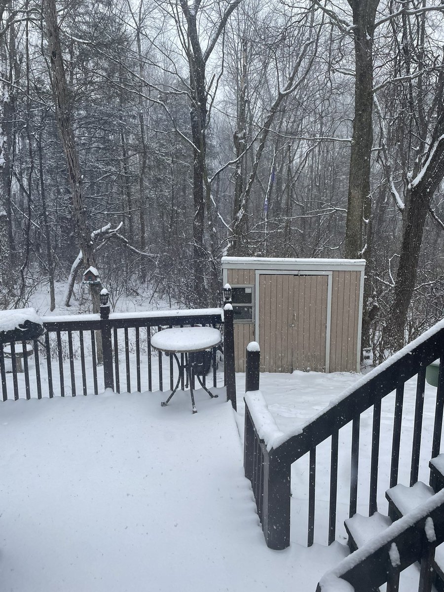 BrunerJax's tweet photo. @ryanhallyall it is around 3-4 inches just below the Indy area right now https://t.co/EzMmSdkJGb