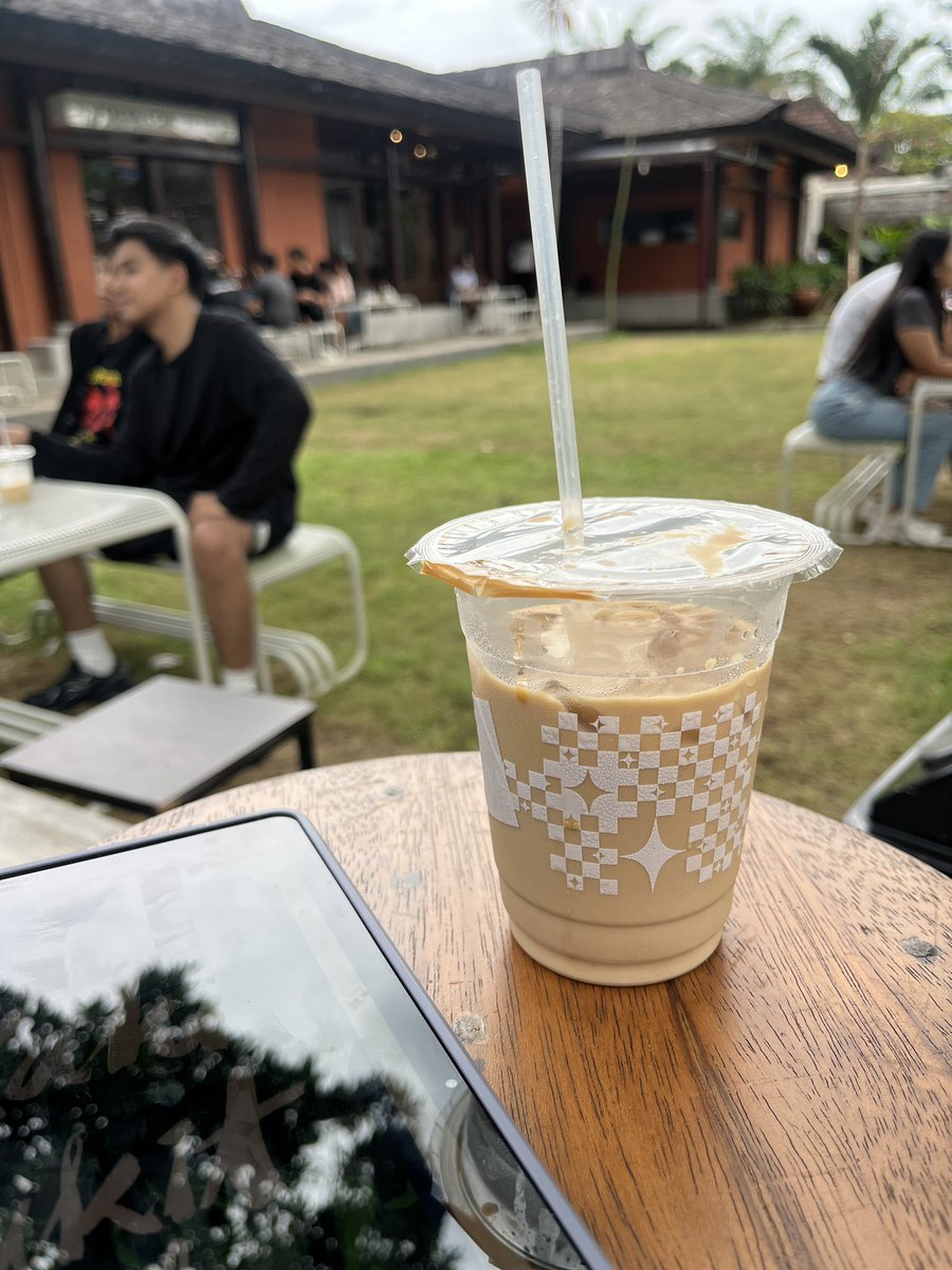 echaanes's tweet image. Thread buku 2024 yang amburadul tidak terecord dengan baik, karena terlanjur tenggelam diantara kata 😜 Semoga bisa update konsisten.
(1/50) Maka, aku akan Mengawali 2025 dengan karya Ahmad Tohari dulu - Di Kaki Bukit Cibalak.

📖172 pages
💵 free Ipusnas