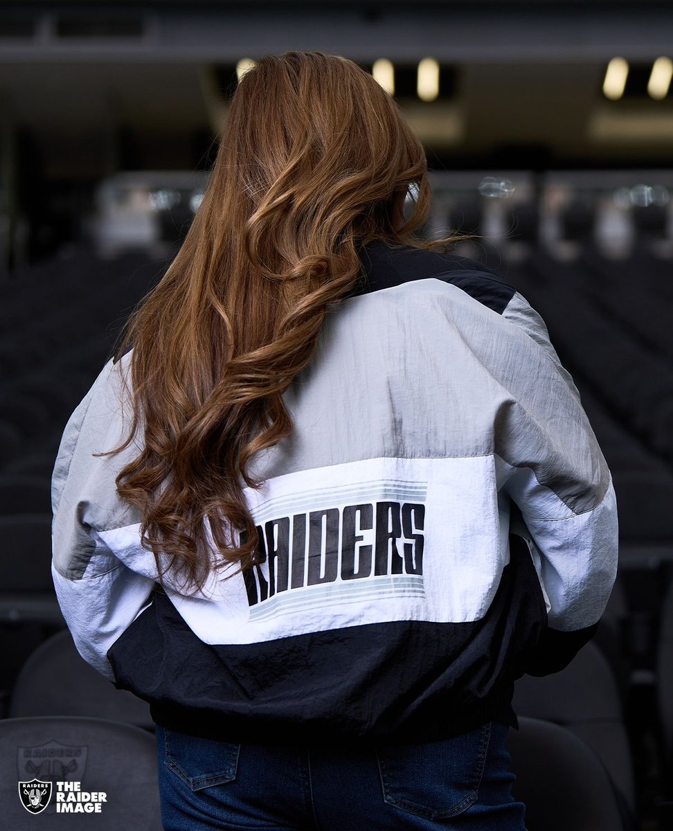 WEARbyEA's tweet image. 🏴‍☠️ It's a silver and black kind of day. Find @raiders #WEARbyEA at the @raiders Team Store. l8r.it/URWx

📷 @theraiderimage