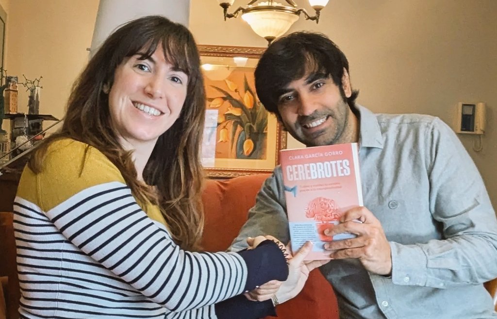 Visita oficial a Galicia y ceremonia de entrega de "Cerebrotes". Desde Mentes Covalentes os deseamos Feliz 2025. ✨🎉