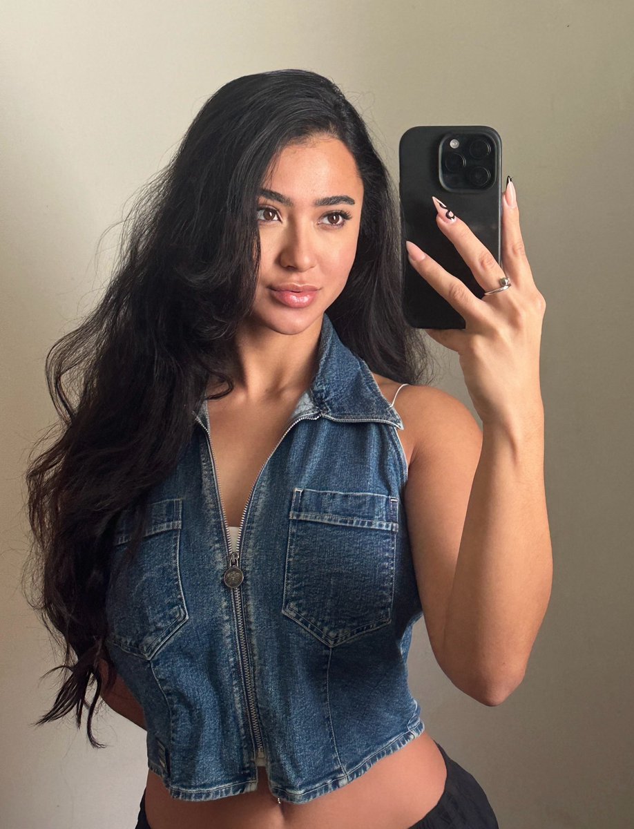 MEL 🦂 tweet media