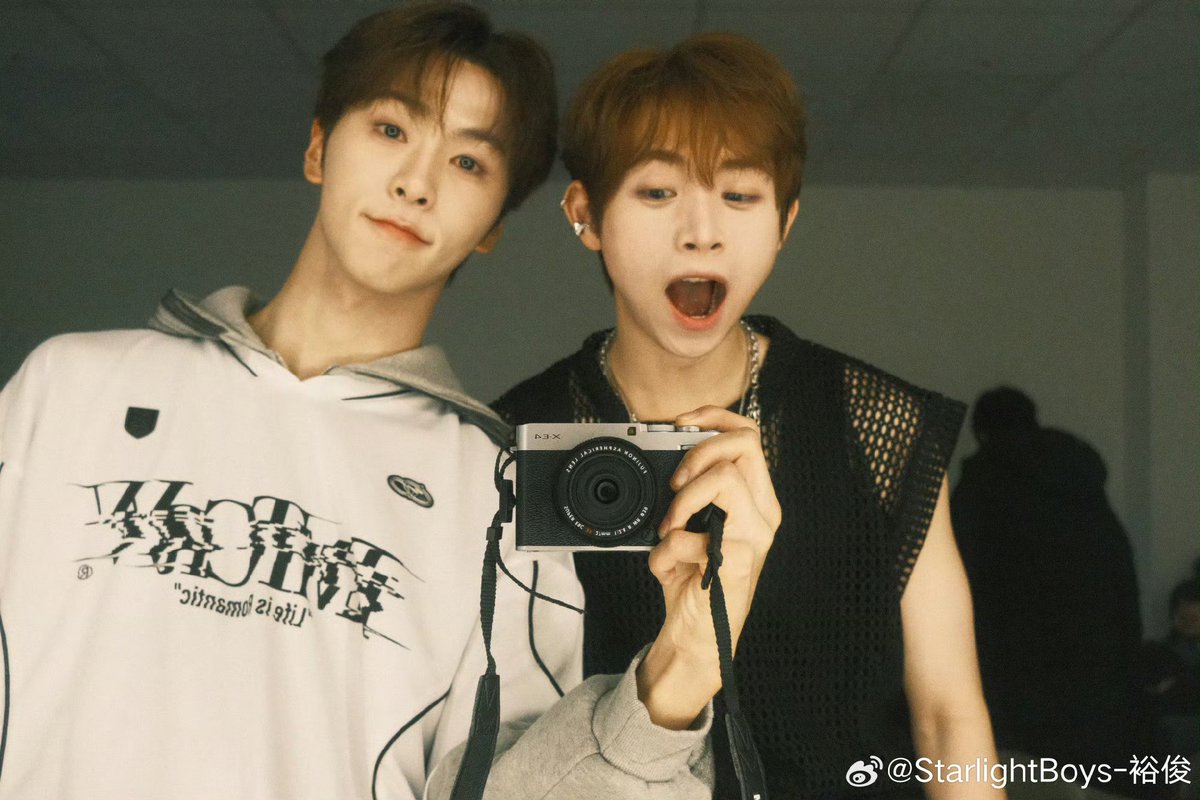 w3kbb's tweet photo. Yoojun weibo update (photos with CONGB)

They’re so adorable ㅠㅠㅠㅠㅠㅠㅠㅠ including Pentor, Xi Long, Sungmin, and Daeul (?) ㅠㅠㅠㅠㅠ

#CONGB #Yoojun #유준 #Starlightboys https://t.co/igmYw7JXcn